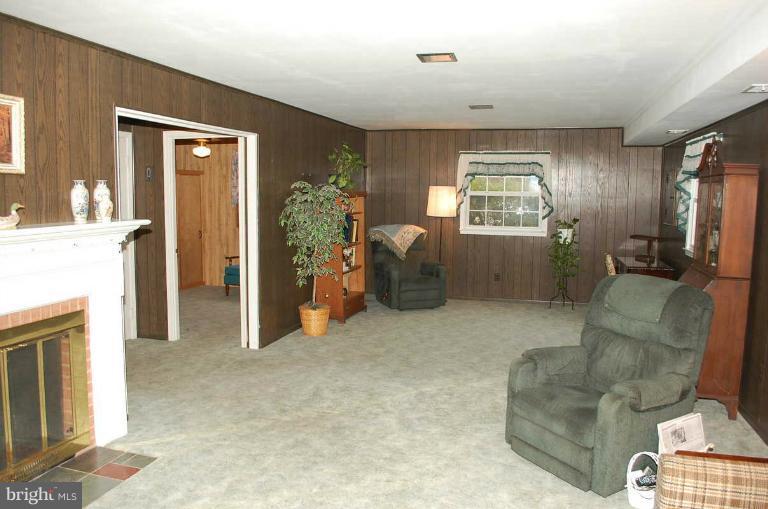 9005 Horton Road Laurel, MD 20708 - Photo 5 of 30 Family Room