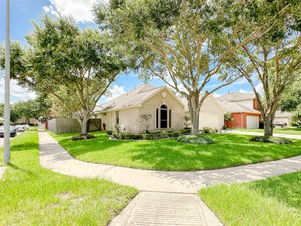 $2,500 | 11922 Hueco Tanks Drive, Sugar Land, TX 77498