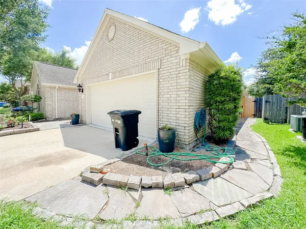 $2,500 | 11922 Hueco Tanks Drive, Sugar Land, TX 77498