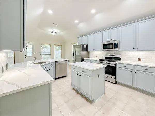 $2,500 | 11922 Hueco Tanks Drive, Sugar Land, TX 77498