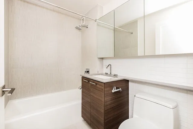 $4,866 | 240 East 86th Street, Unit 16J | Upper East Side