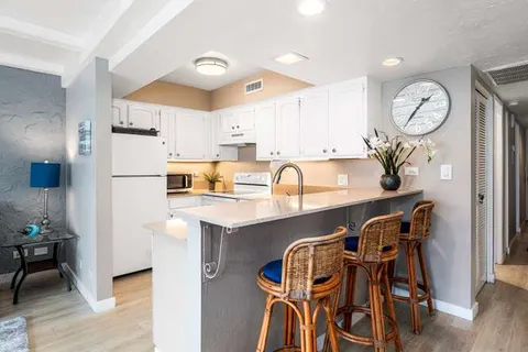 $475,000 | 75-6082 Alii Drive, Unit B221, Kailua-Kona, HI 96740