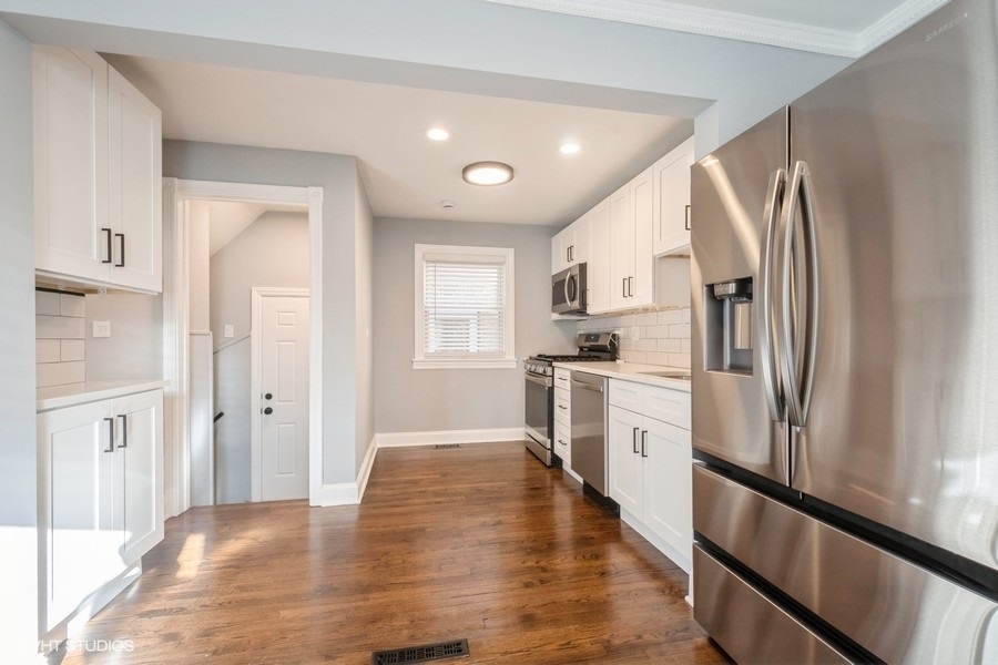 7855 East Prairie Road Skokie, IL 60076 - Photo 7 of 23