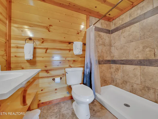 $3,100,000 | 1430-1434 Eagle Cloud Way, Sevierville, TN 37862