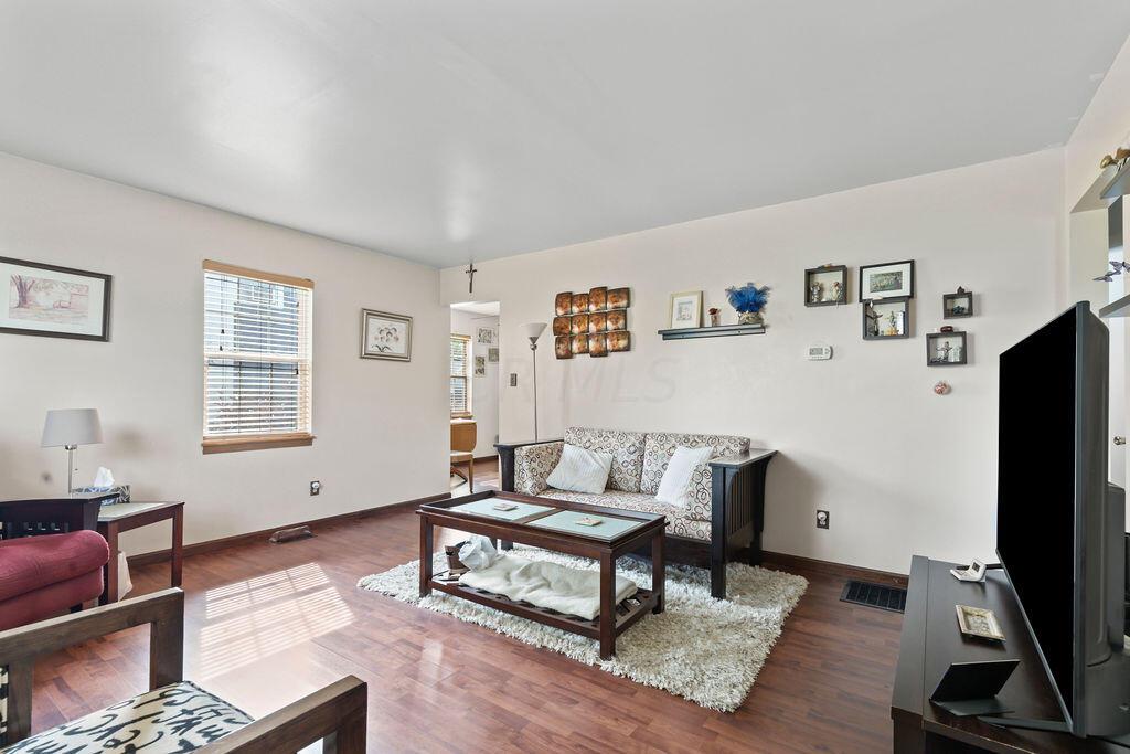 1769 Audrey Road Columbus, OH 43224 - Photo 4 of 32 Great Room