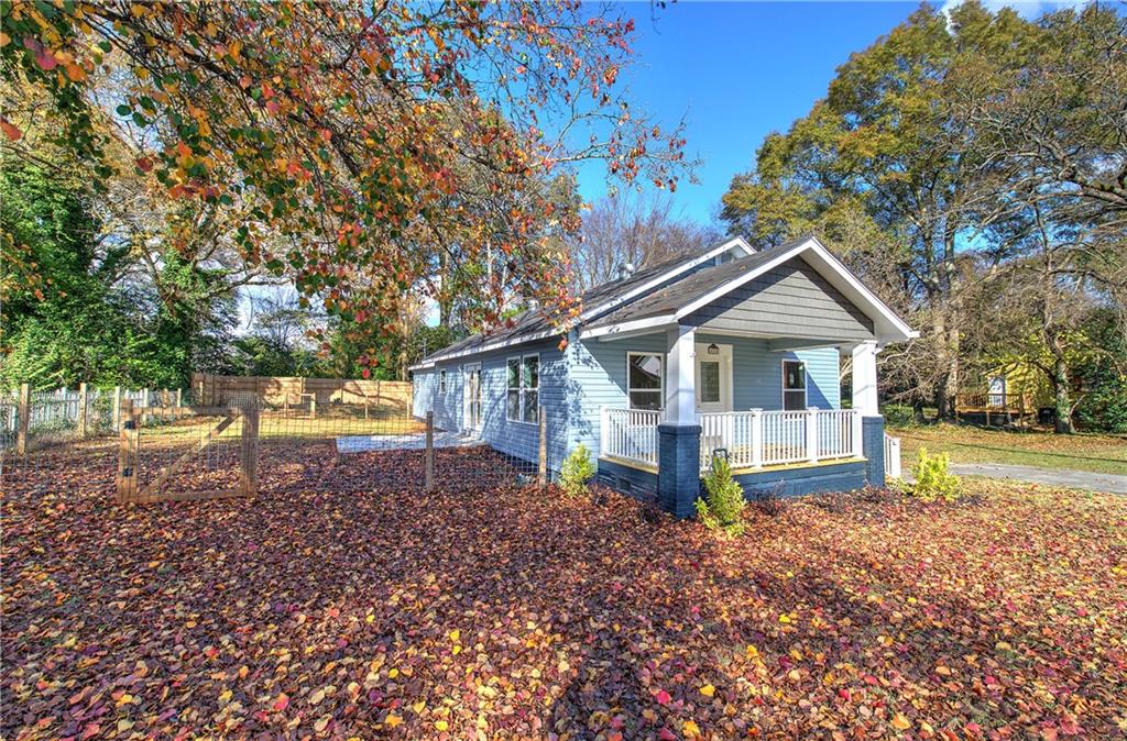 415 East 10th Street Rome, GA 30161 - Photo 2 of 42 a front view of a house with a yard