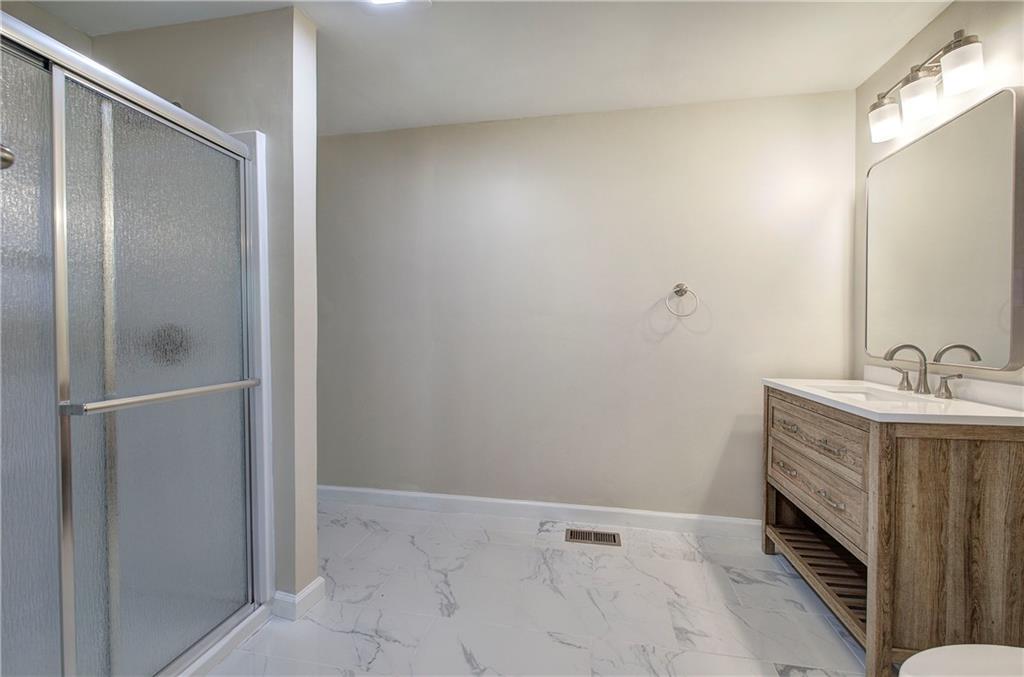 415 East 10th Street Rome, GA 30161 - Photo 29 of 42 a bathroom with a sink and mirror