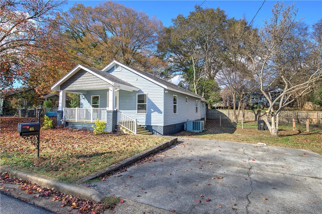 415 East 10th Street Rome, GA 30161 - Photo 5 of 42 a front view of a house with garden