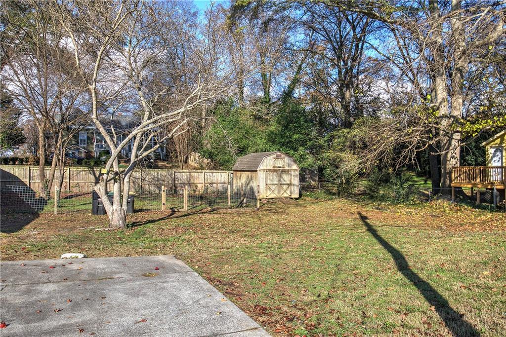 415 East 10th Street Rome, GA 30161 - Photo 7 of 42 a view of a yard with trees