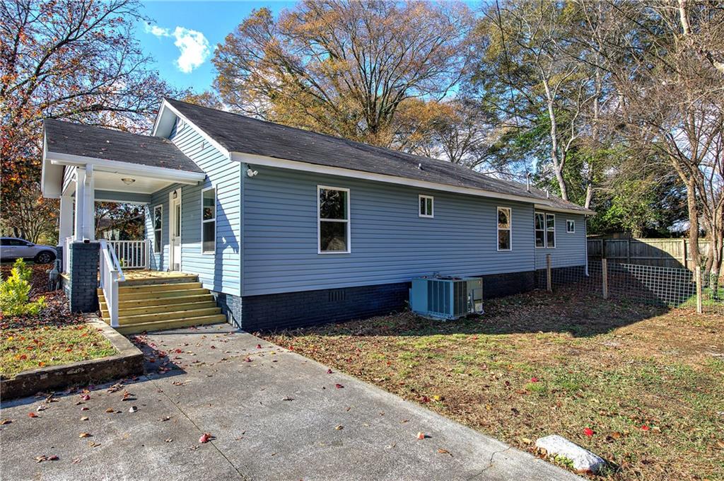 415 East 10th Street Rome, GA 30161 - Photo 8 of 42 a front view of a house with a yard and garage