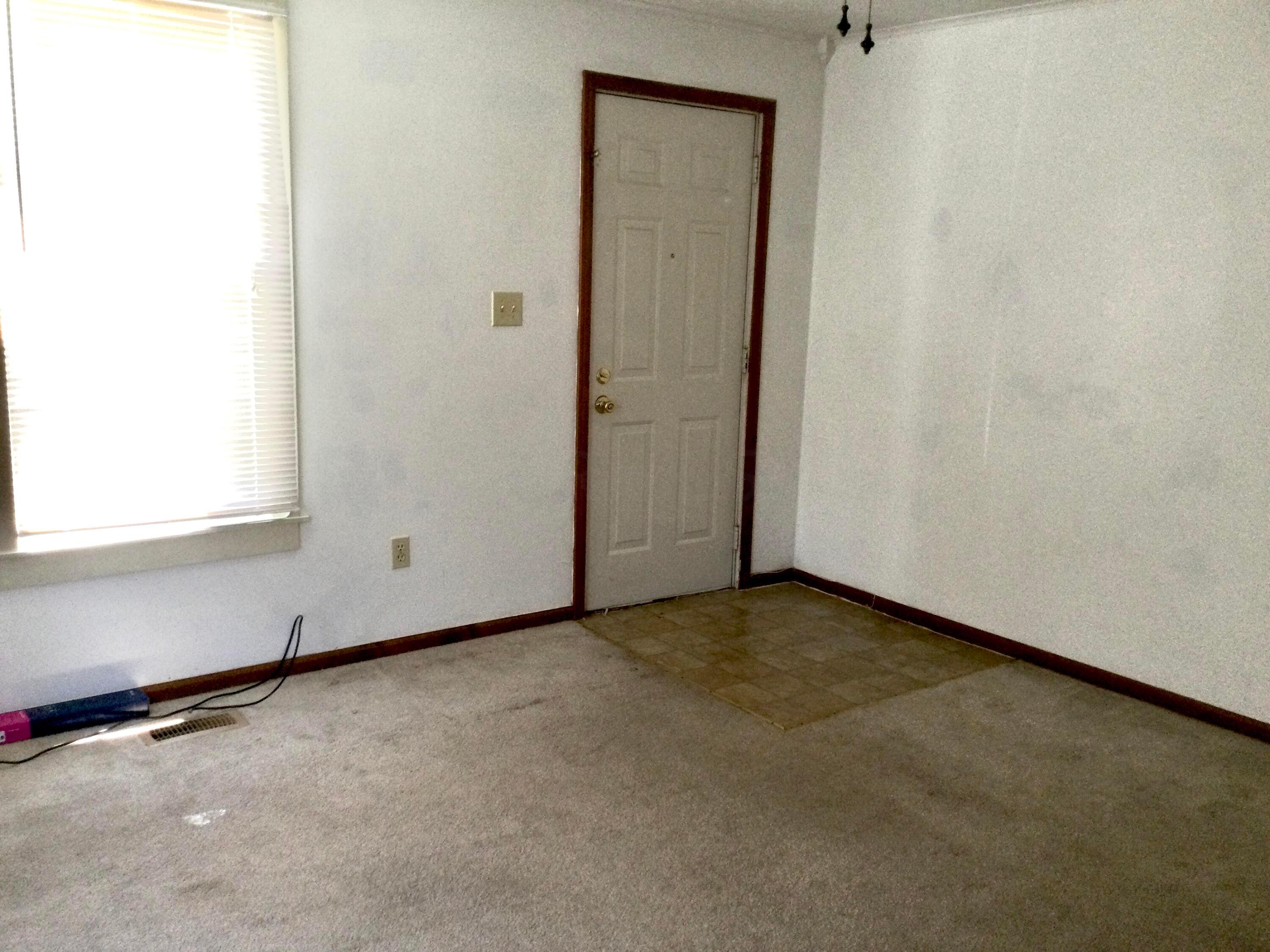 479 Elaine Road Whitehall, OH 43213 - Photo 5 of 16 EB32F308-FDAF-449C-A21E-10D3916DCF1A