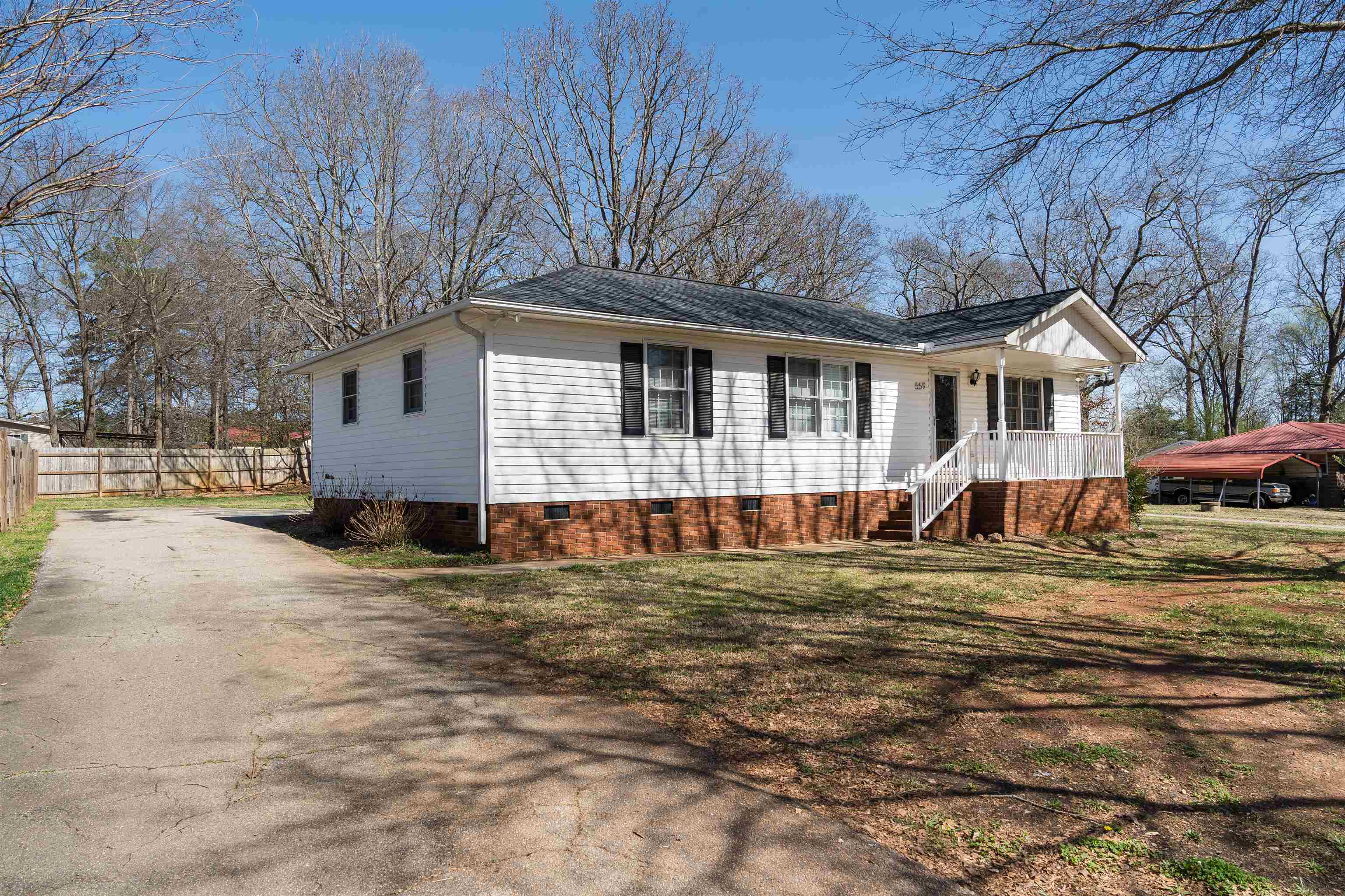 559 Burns Road Spartanburg, SC 29307 - Photo 5 of 29