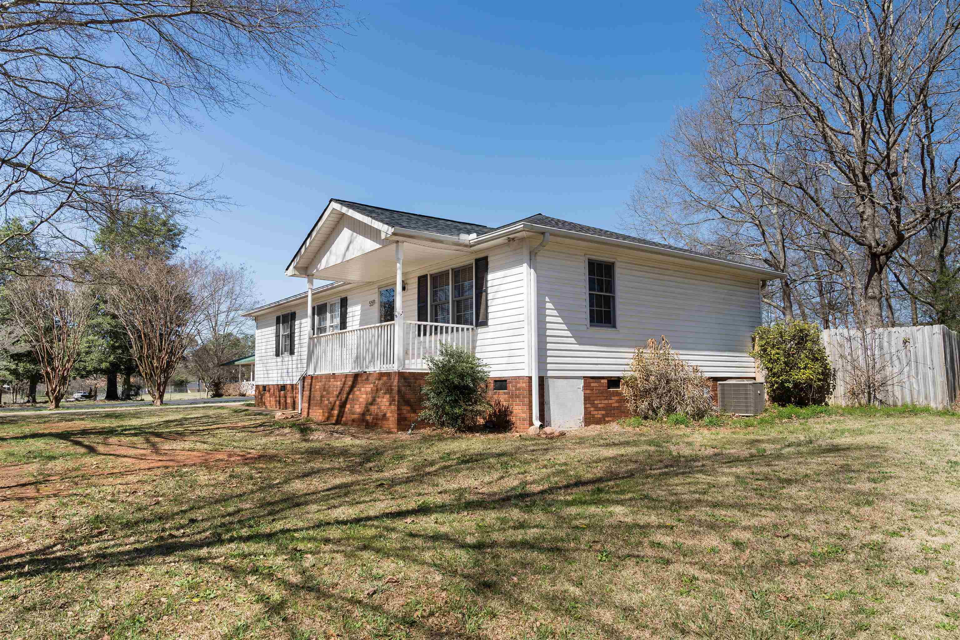 559 Burns Road Spartanburg, SC 29307 - Photo 6 of 29