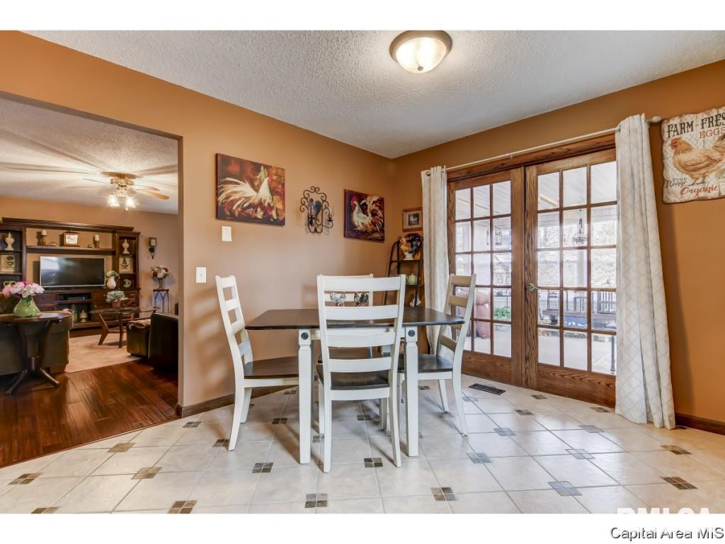2025 Stockton Drive Springfield, IL 62703 - Photo 12 of 33