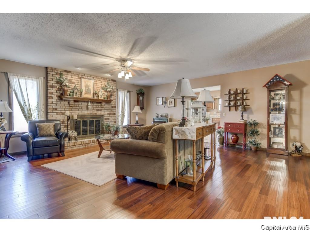 2025 Stockton Drive Springfield, IL 62703 - Photo 2 of 33