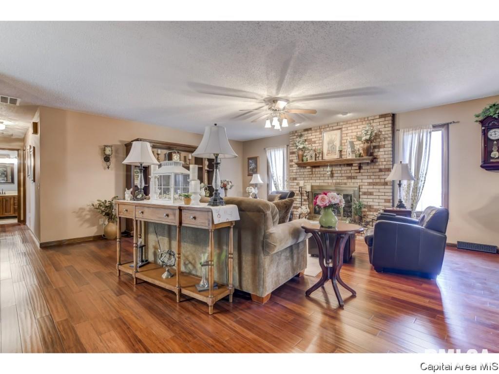 2025 Stockton Drive Springfield, IL 62703 - Photo 3 of 33