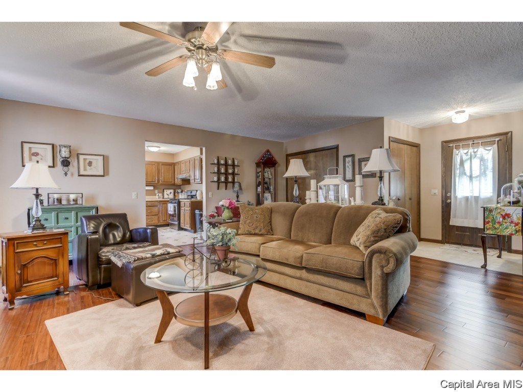 2025 Stockton Drive Springfield, IL 62703 - Photo 4 of 33