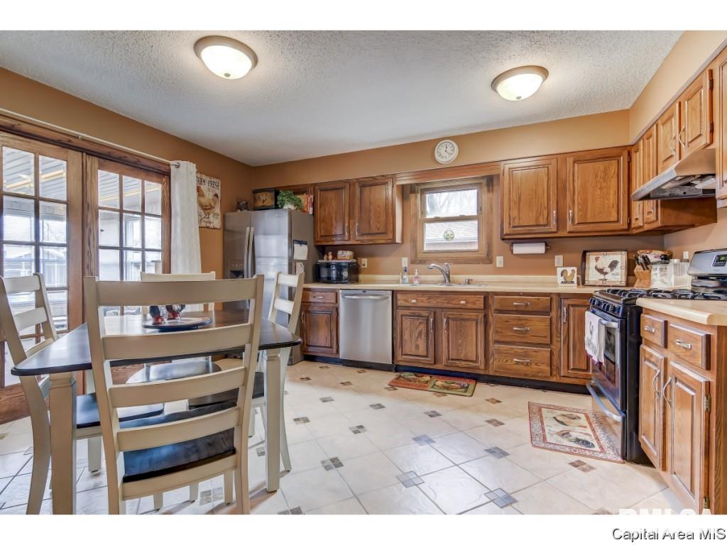 2025 Stockton Drive Springfield, IL 62703 - Photo 8 of 33