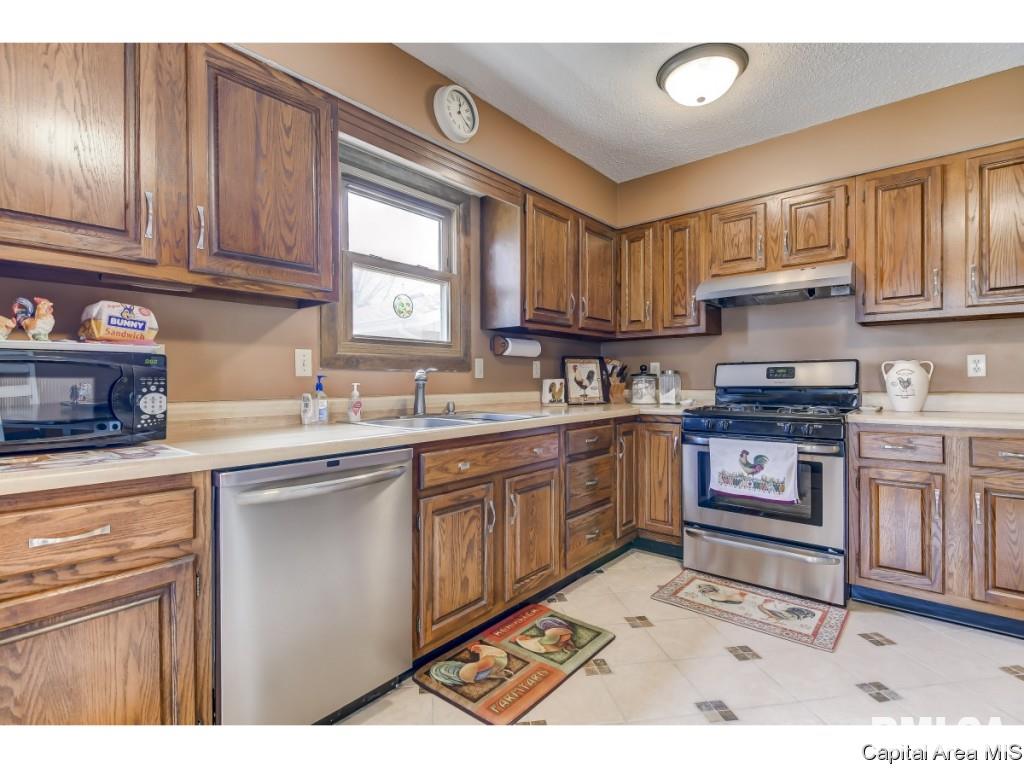 2025 Stockton Drive Springfield, IL 62703 - Photo 9 of 33
