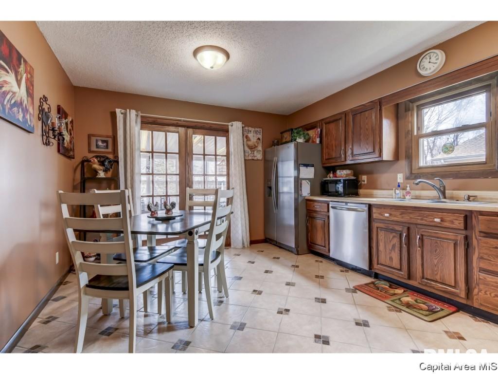 2025 Stockton Drive Springfield, IL 62703 - Photo 10 of 33