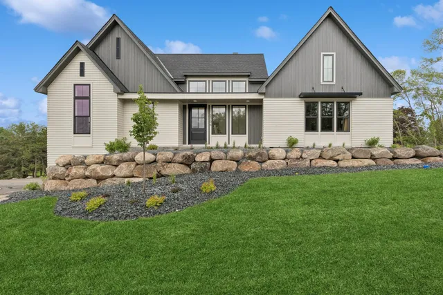 $1,500,000 | 2850 Victoria Street North, Roseville, MN 55113