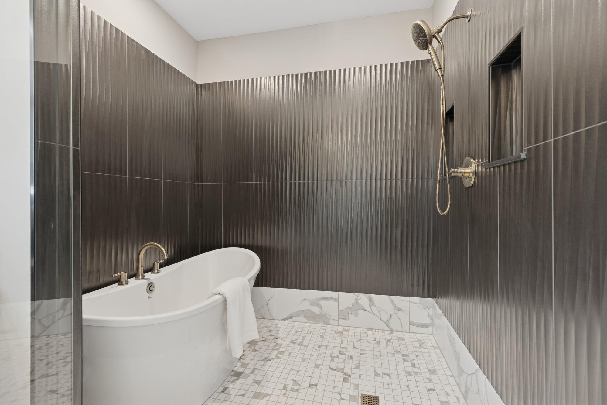 2850 Victoria Street North Roseville, MN 55113 - Photo 26 of 49