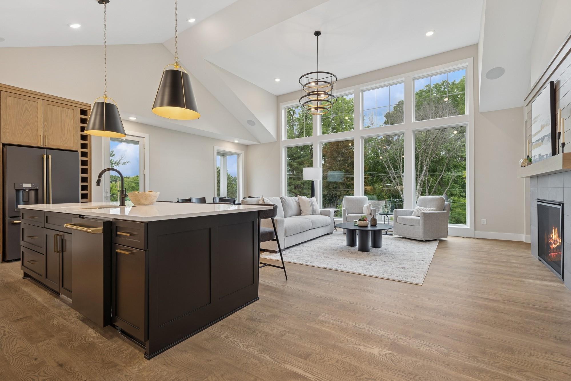 2850 Victoria Street North Roseville, MN 55113 - Photo 4 of 49