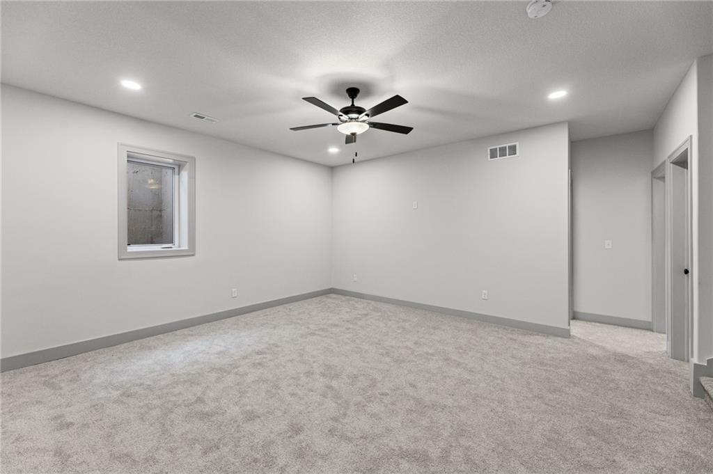 4915 146th Street Basehor, KS 66007 - Photo 28 of 48