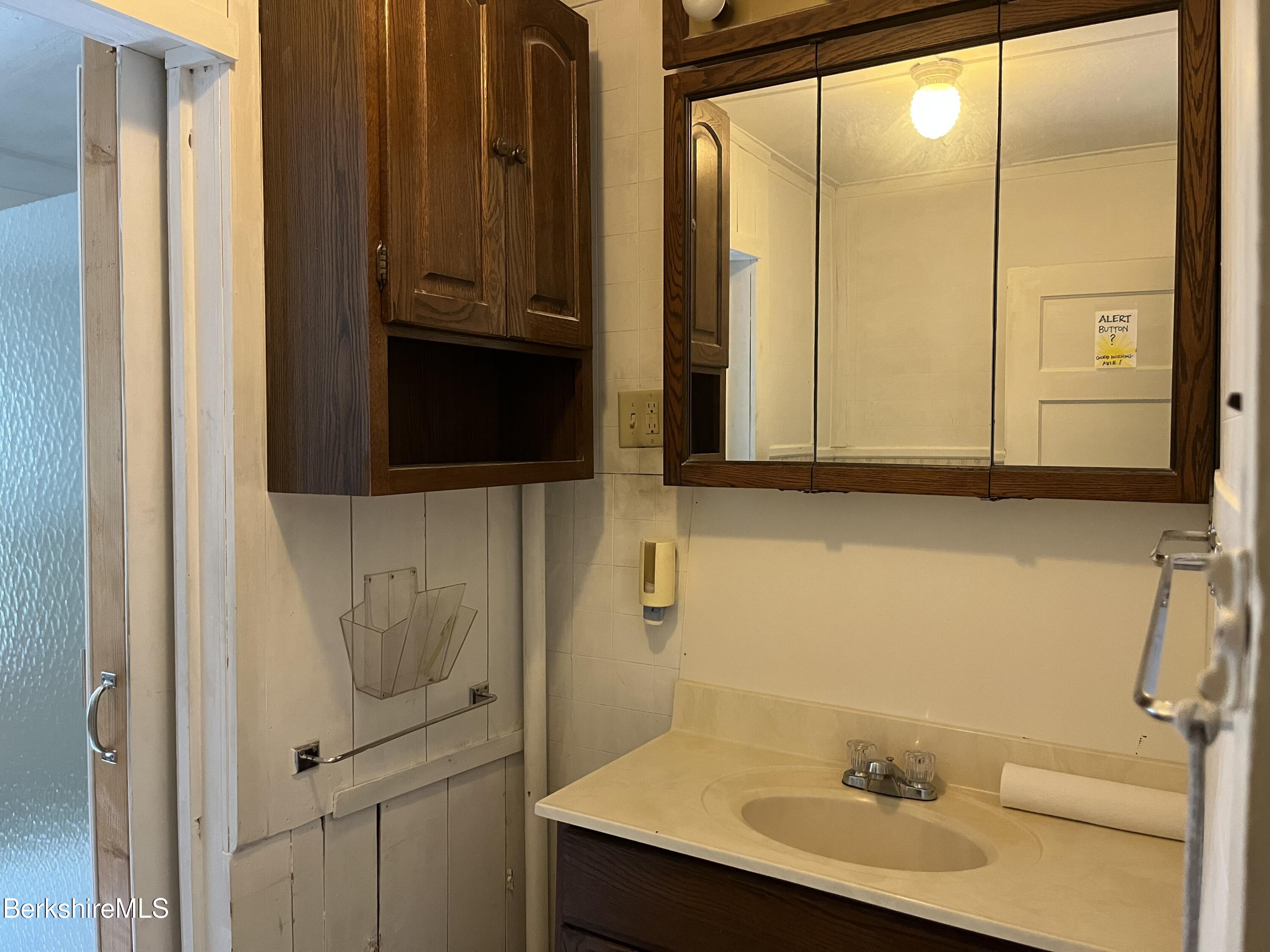 485 Golden Hill Road Lee, MA 01238 - Photo 24 of 41 Bath A