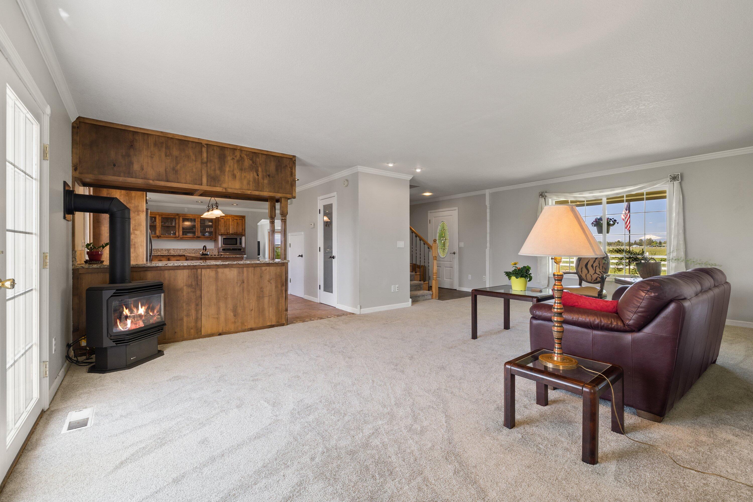26100 Horsell Road Bend, OR 97701 - Photo 6 of 48 26100 Horsell Rd. Living Room 2