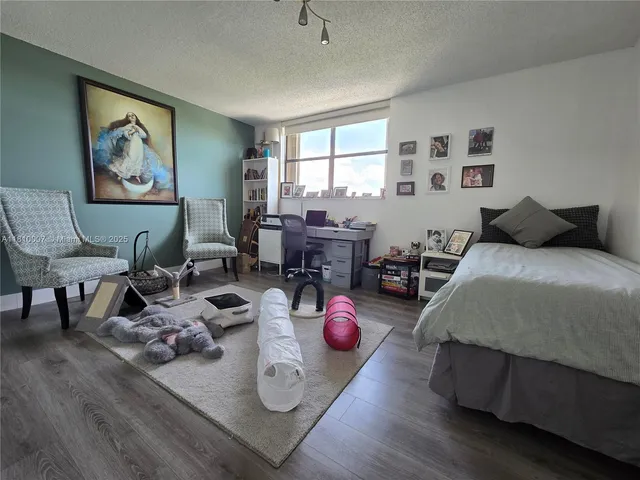 $279,000 | 900 Northeast 195th Street, Unit 709, Miami, FL 33179