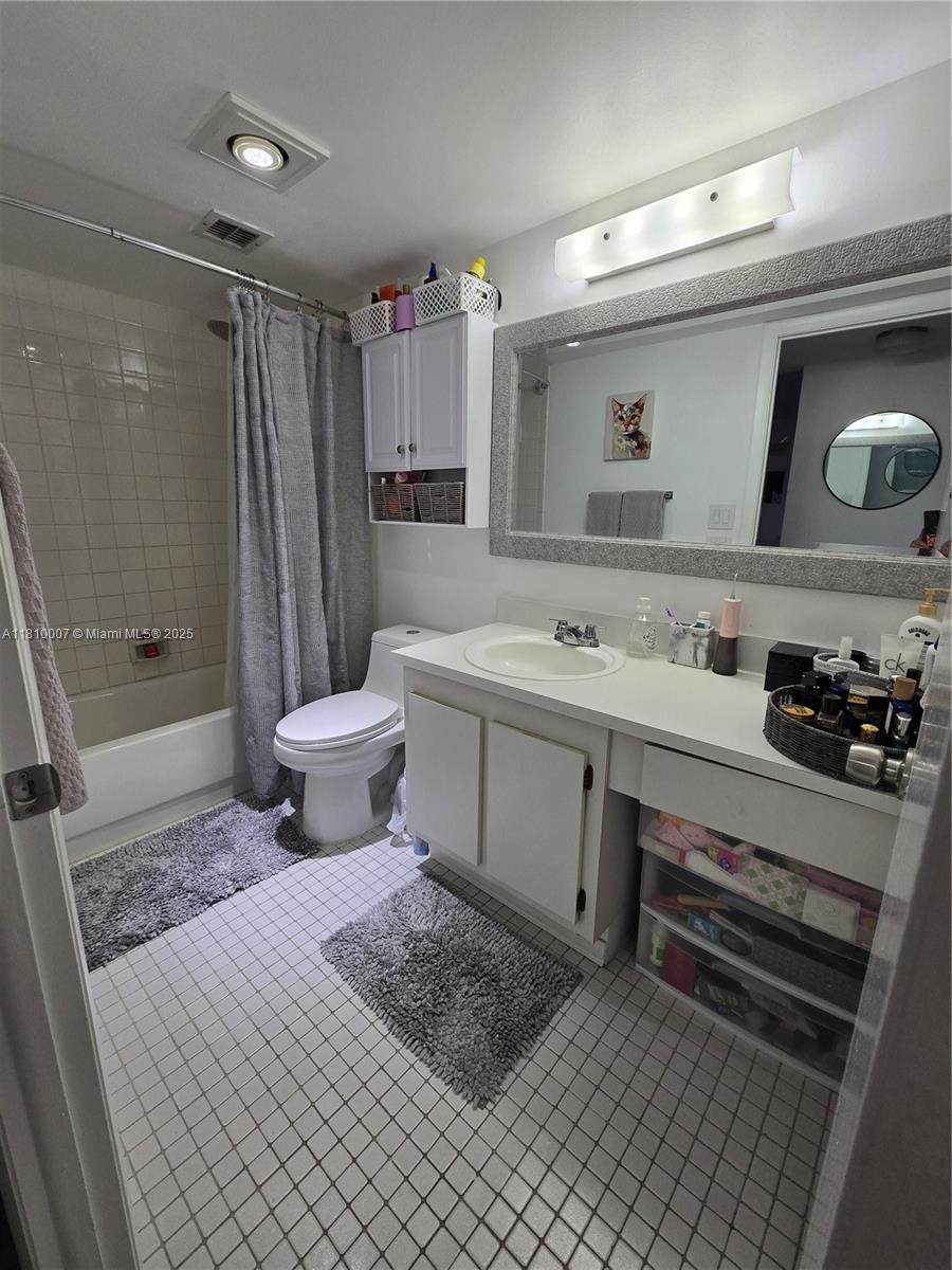 900 Northeast 195th Street, Unit 709 Miami, FL 33179 - Photo 12 of 24