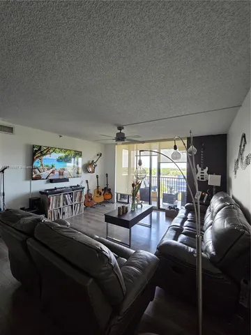 $279,000 | 900 Northeast 195th Street, Unit 709, Miami, FL 33179