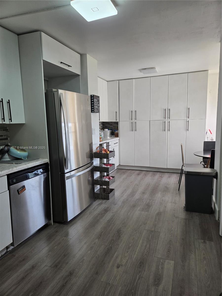 900 Northeast 195th Street, Unit 709 Miami, FL 33179 - Photo 6 of 24