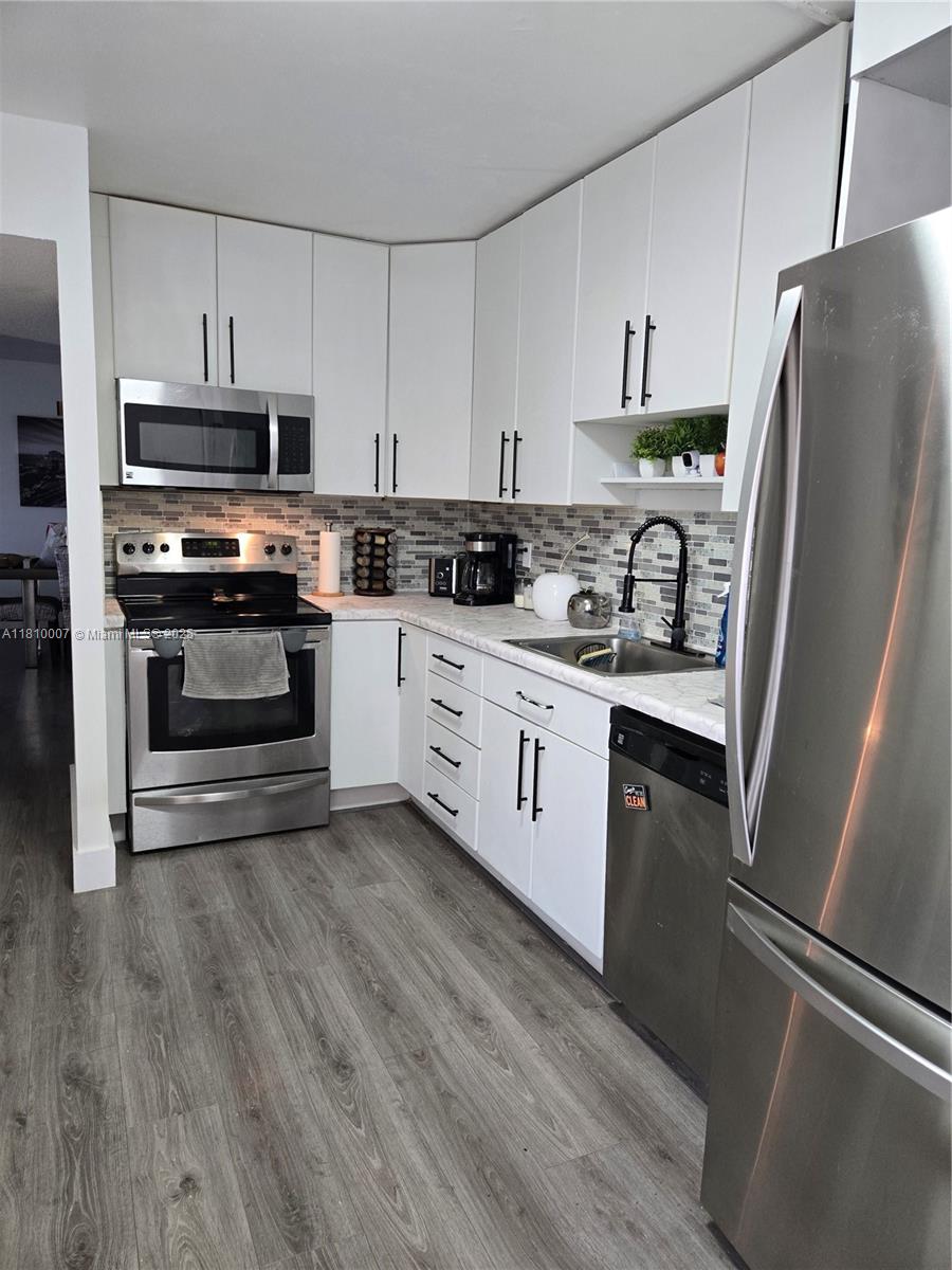 900 Northeast 195th Street, Unit 709 Miami, FL 33179 - Photo 7 of 24