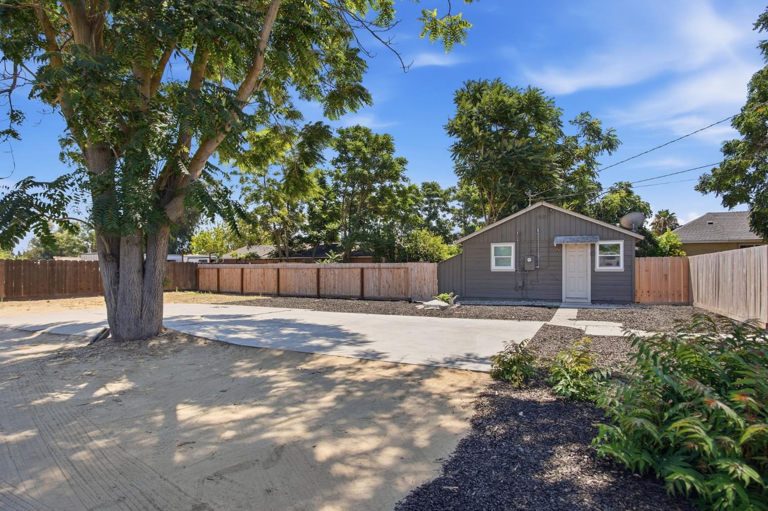 917 9th Street Turlock, CA 95380 - Photo 3 of 39