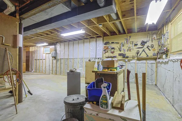 $359,900 | 20615 Alpine Drive, Lawrenceburg, IN 47025