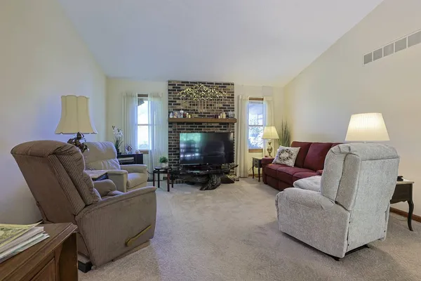 $359,900 | 20615 Alpine Drive, Lawrenceburg, IN 47025