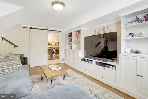 $775,000 | 7505 Hogarth Street, Springfield, VA 22151