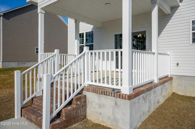 $327,500 | 304 Broadleaf Drive, Jacksonville, NC 28546