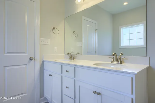 $327,500 | 304 Broadleaf Drive, Jacksonville, NC 28546