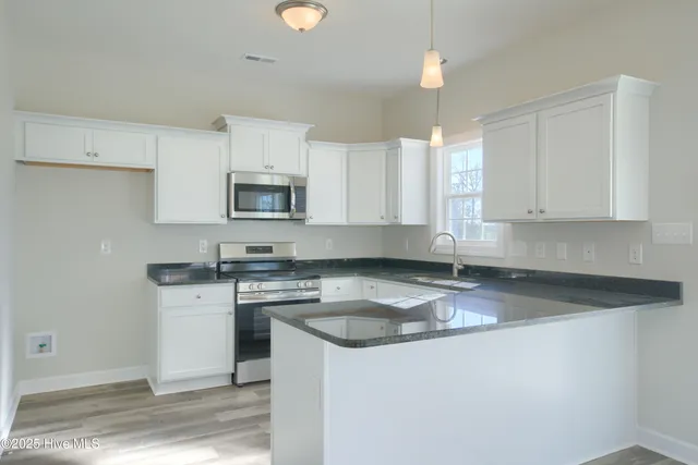 $327,500 | 304 Broadleaf Drive, Jacksonville, NC 28546