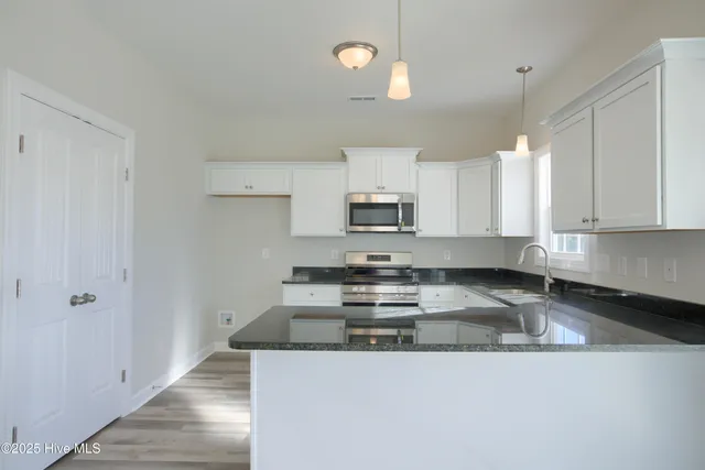 $327,500 | 304 Broadleaf Drive, Jacksonville, NC 28546