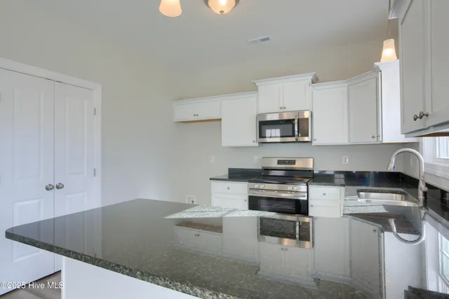 $327,500 | 304 Broadleaf Drive, Jacksonville, NC 28546