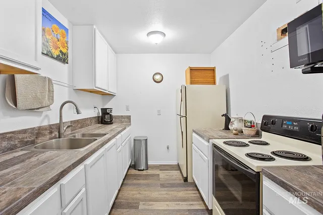 $579,000 | 43406 Black Pine Drive, Winchester, ID 83555