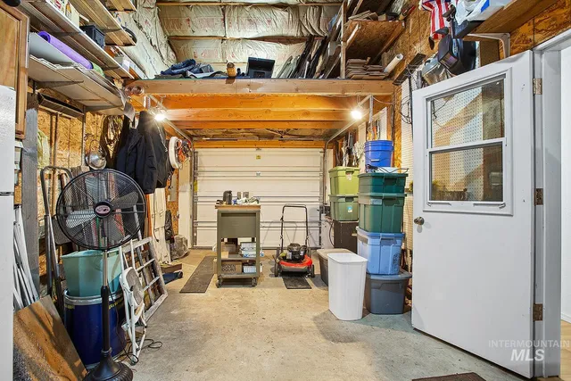 $579,000 | 43406 Black Pine Drive, Winchester, ID 83555