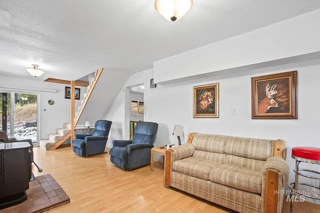 $579,000 | 43406 Black Pine Drive, Winchester, ID 83555