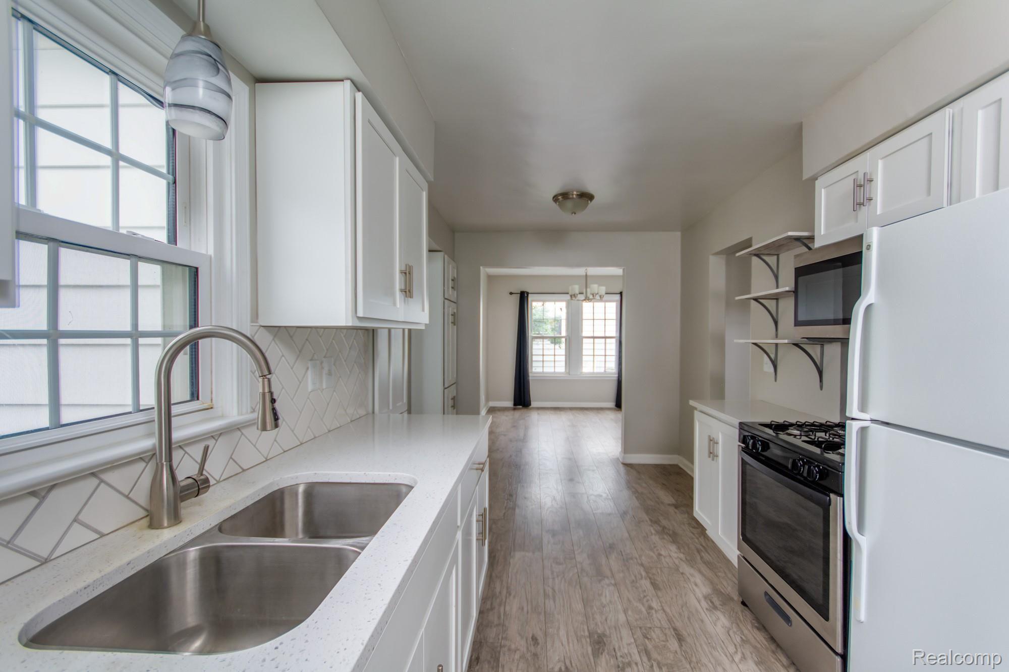 1310 Miller Road Kalamazoo, MI 49001 - Photo 11 of 32 DSC_8464enf.jpg
