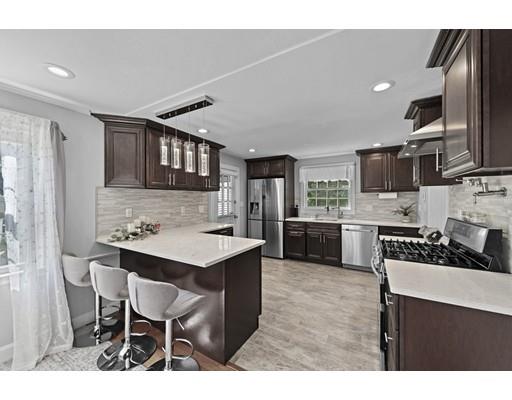 41 Canterbury Road Lynnfield, MA 01940 - Photo 4 of 38 Gallery Image 4