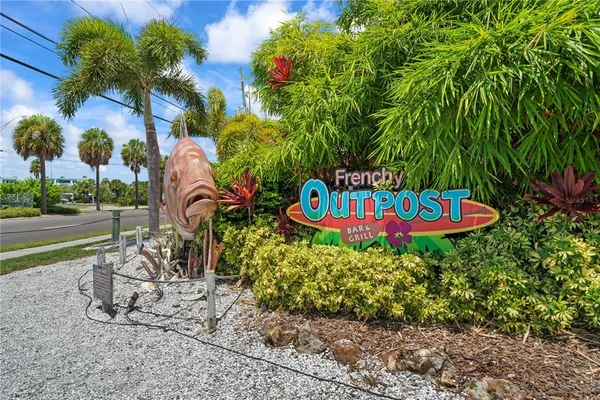 a sign that is sitting in the middle of a yard